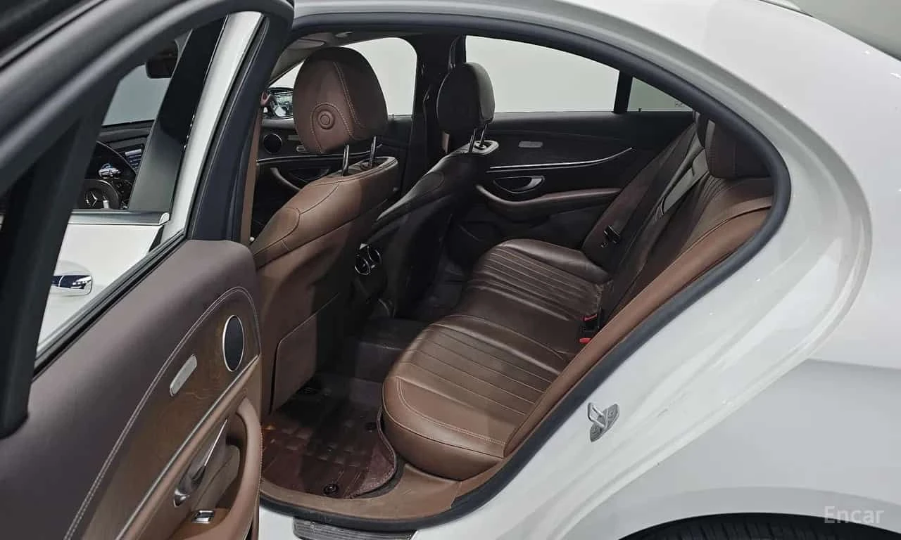 Mercedes-Benz E 220 * Exclusive * КРАЙНА ЦЕНА ДО БЪЛГАРИЯ * АВТОКРЕДИТ, снимка 12 - Автомобили и джипове - 55569838
