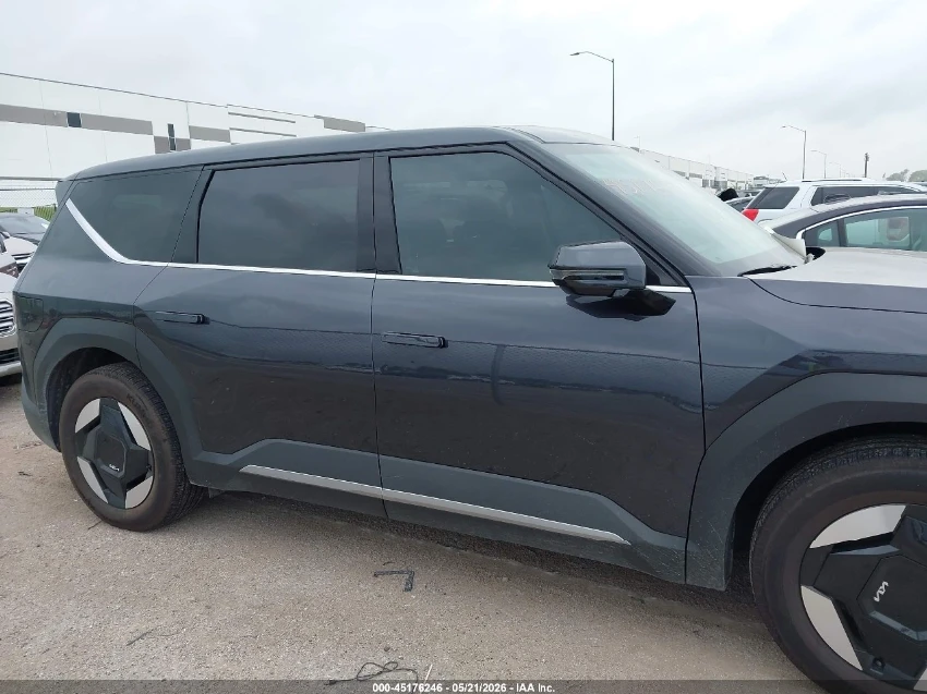 Kia EV9 LIGHT LONG RANGE* 6+ 1* 2000KM* ОБДУХ* ТЕРМОПОМПА , снимка 4 - Автомобили и джипове - 55643001