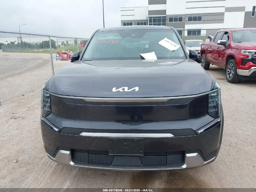 Kia EV9 LIGHT LONG RANGE* 6+ 1* 2000KM* ОБДУХ* ТЕРМОПОМПА , снимка 2 - Автомобили и джипове - 55643001