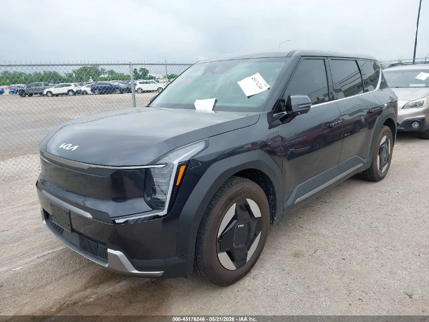 Kia EV9 LIGHT LONG RANGE* 6+ 1* 2000KM* ОБДУХ* ТЕРМОПОМПА , снимка 7 - Автомобили и джипове - 55643001