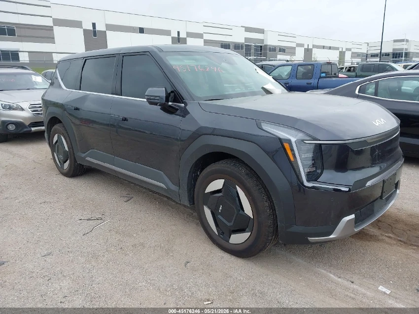 Kia EV9 LIGHT LONG RANGE* 6+ 1* 2000KM* ОБДУХ* ТЕРМОПОМПА , снимка 6 - Автомобили и джипове - 55643001