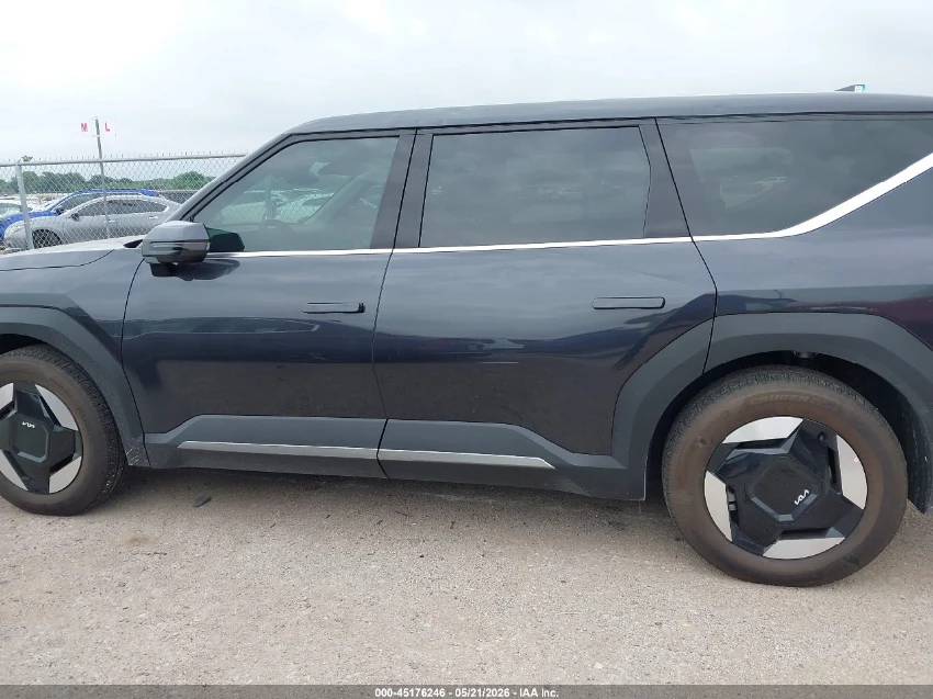 Kia EV9 LIGHT LONG RANGE* 6+ 1* 2000KM* ОБДУХ* ТЕРМОПОМПА , снимка 3 - Автомобили и джипове - 55643001