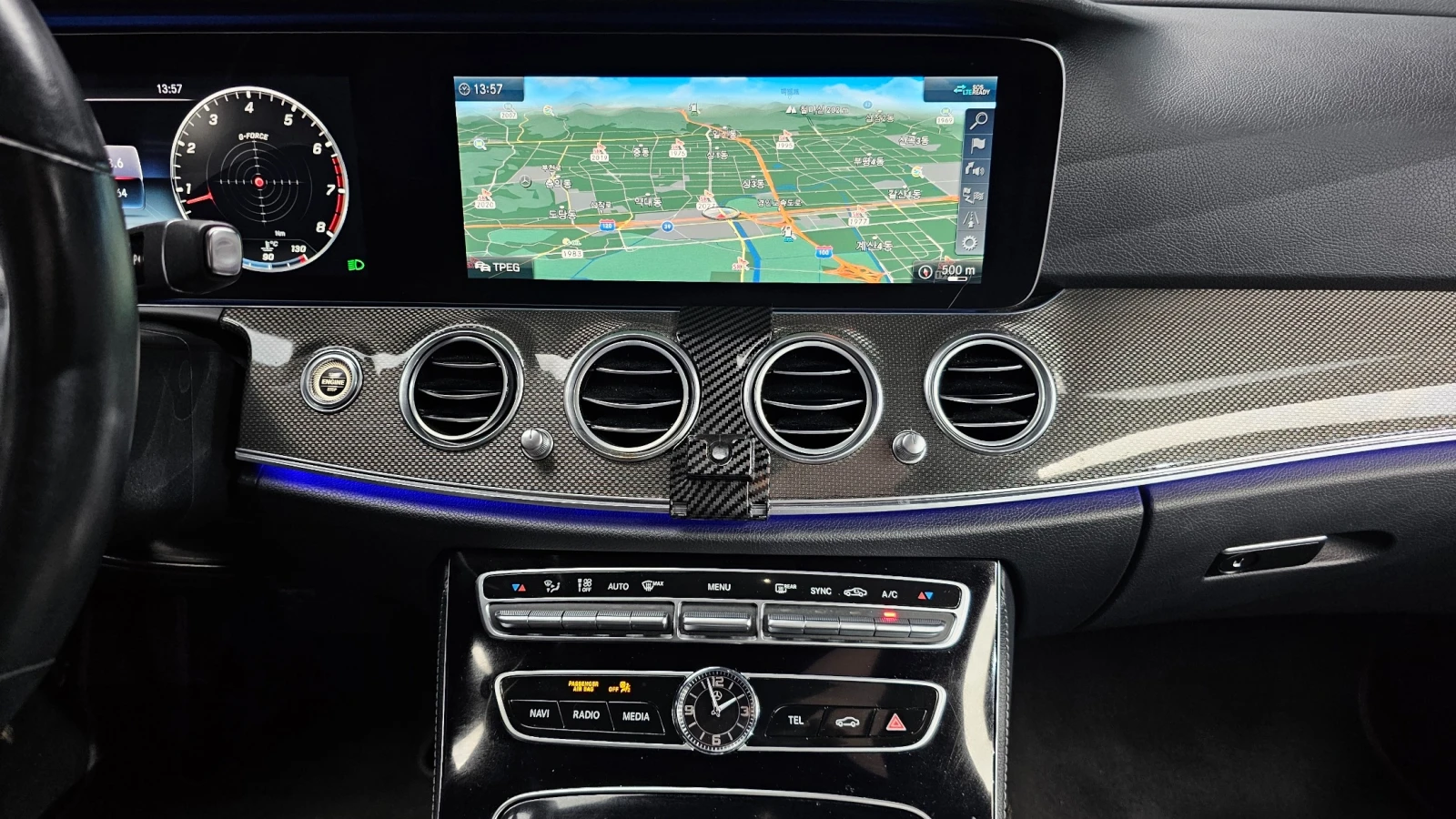 Mercedes-Benz E 200 4MATIC AMG Line | HUD | 360  | Ventilated Seats, снимка 11 - Автомобили и джипове - 55830213