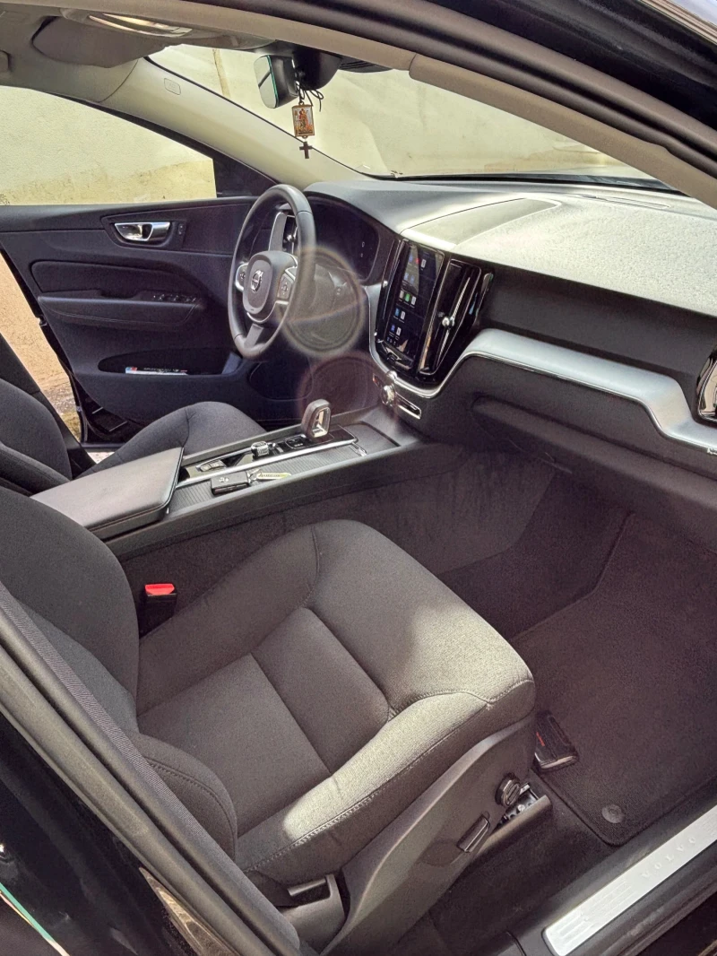 Volvo XC60 B4 D Geartronic Virtual/Kamera/AHK/19 Mild Hybrid , снимка 9 - Автомобили и джипове - 52143526