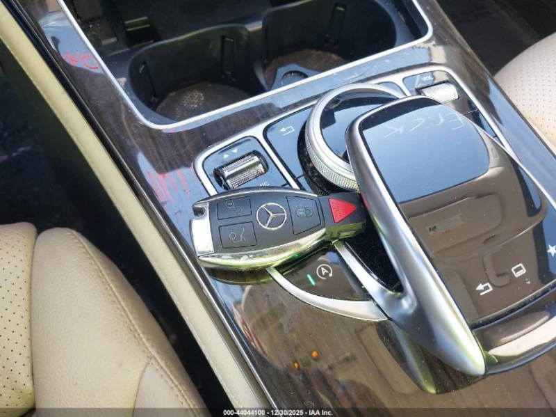 Mercedes-Benz GLC 300 2l, снимка 11 - Автомобили и джипове - 53467583