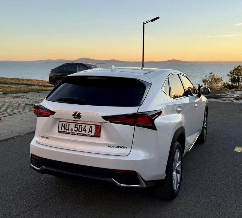Lexus NX 300h 77000км!!! с удължена гаранция на Toyota - изображение 4