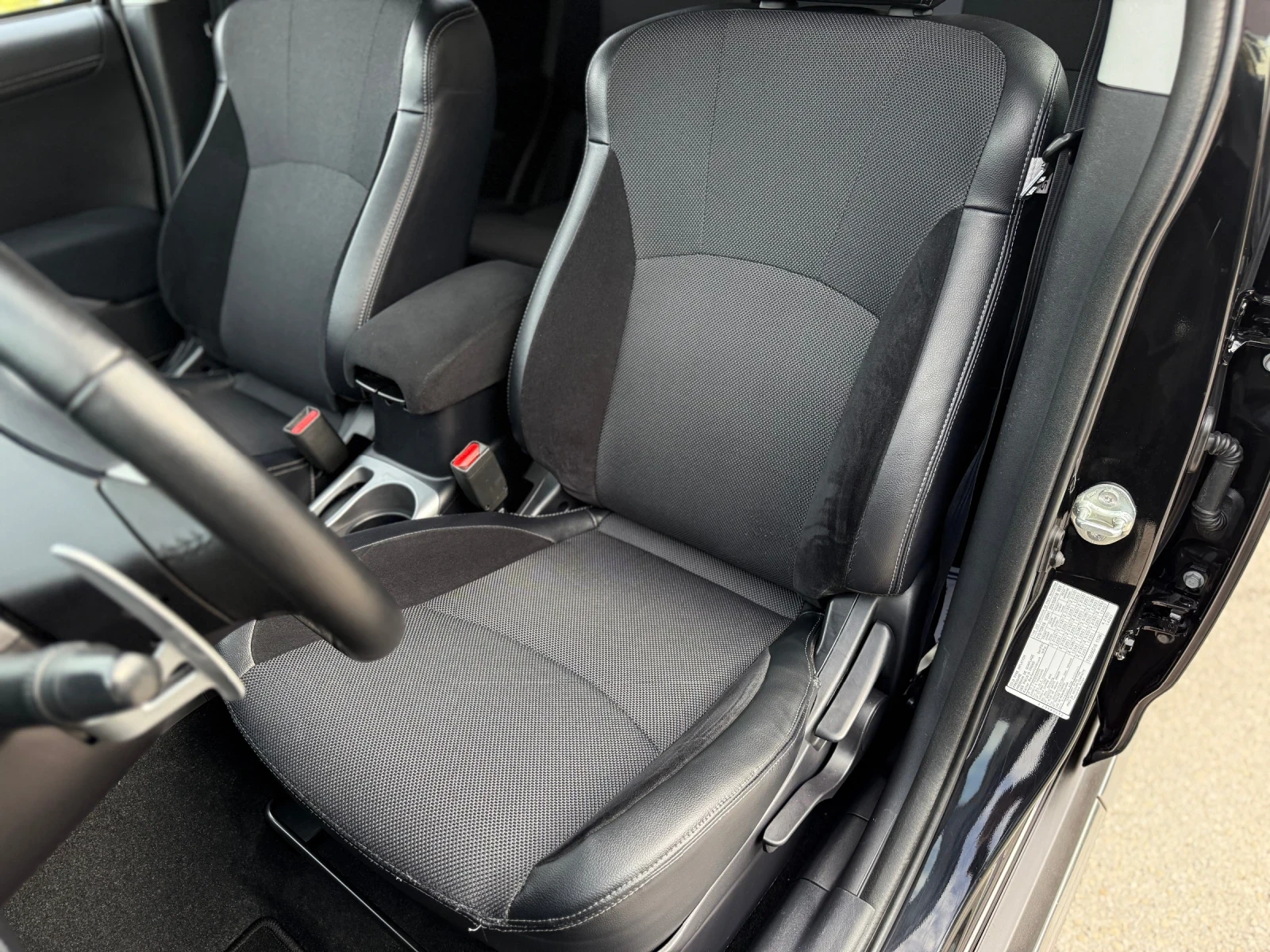 Mitsubishi Outlander 2.4i / 4x4 / AUTOMATIC / 7 МЕСТЕН - изображение 10