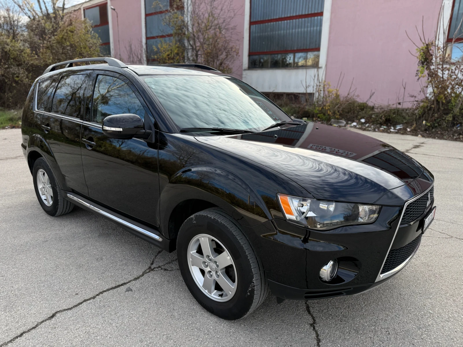 Mitsubishi Outlander 2.4i / 4x4 / AUTOMATIC / 7 МЕСТЕН - изображение 7