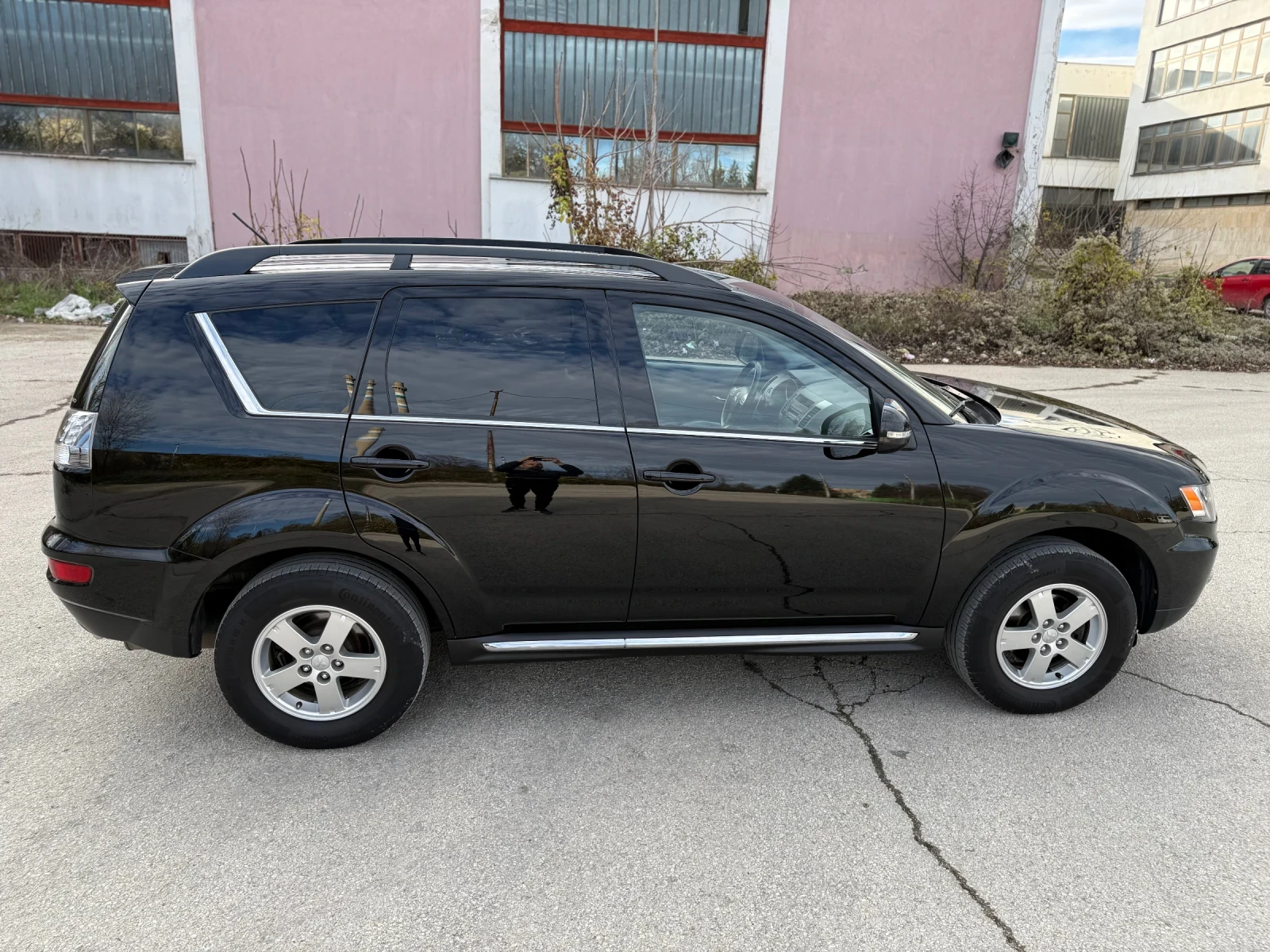 Mitsubishi Outlander 2.4i / 4x4 / AUTOMATIC / 7 МЕСТЕН - изображение 6