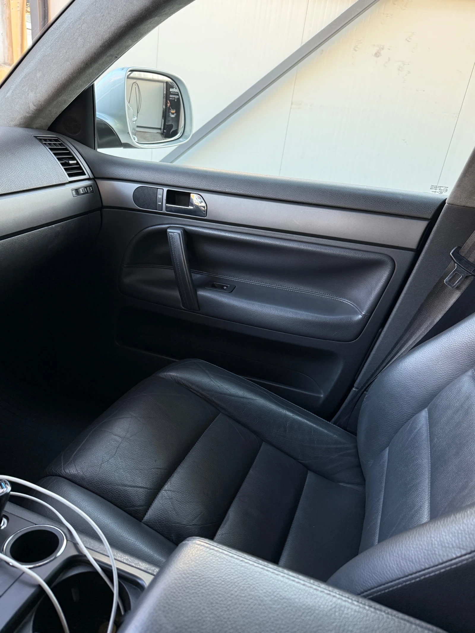 VW Touareg 3.0 TDI, снимка 10 - Автомобили и джипове - 53929922