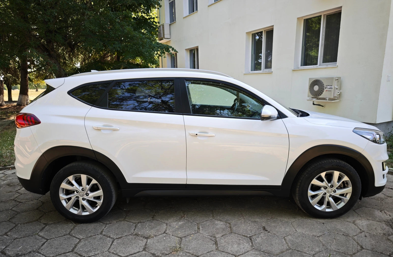 Hyundai Tucson 2.0 CRDI, снимка 3 - Автомобили и джипове - 55292569