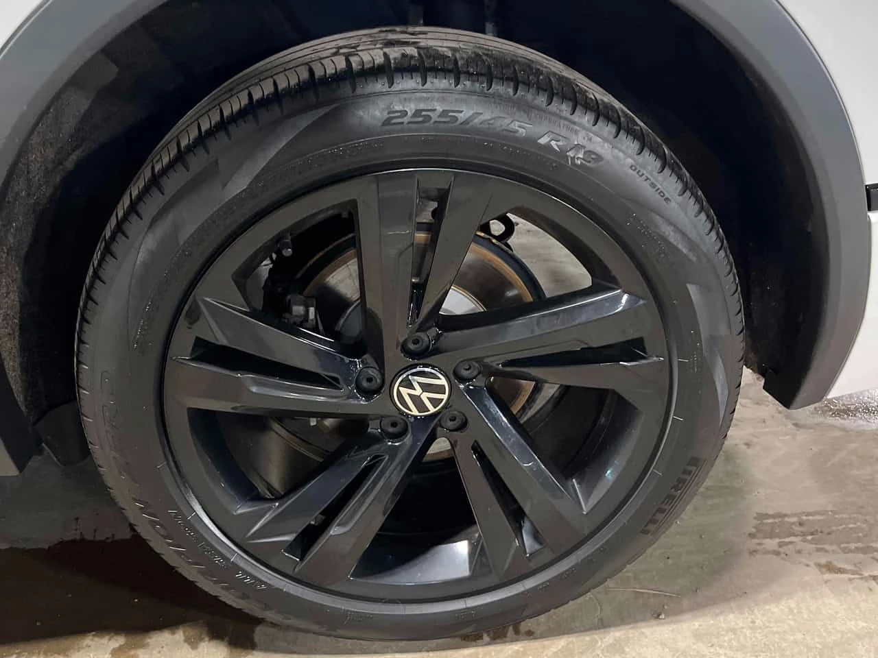 VW Tiguan * Comfortline R Line Black Edition * CARFAX * , снимка 12 - Автомобили и джипове - 55547738