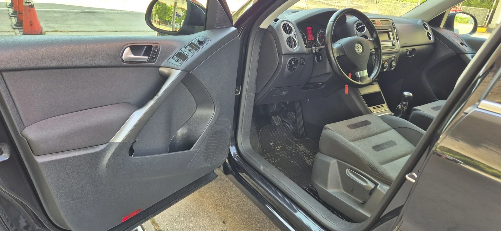 VW Tiguan 2.0tdi 140кс. 4х4, снимка 6 - Автомобили и джипове - 55923514