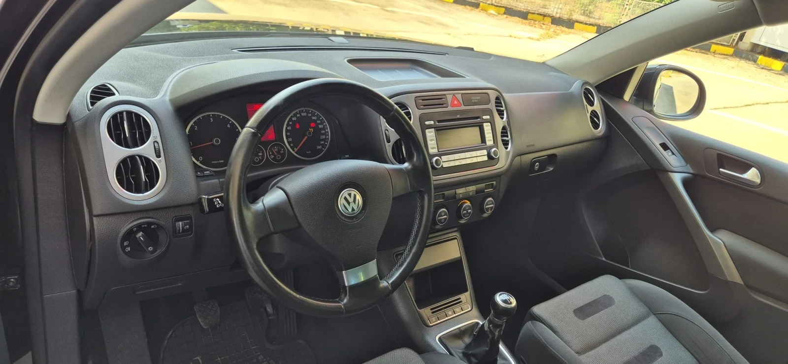 VW Tiguan 2.0tdi 140кс. 4х4, снимка 8 - Автомобили и джипове - 55923514