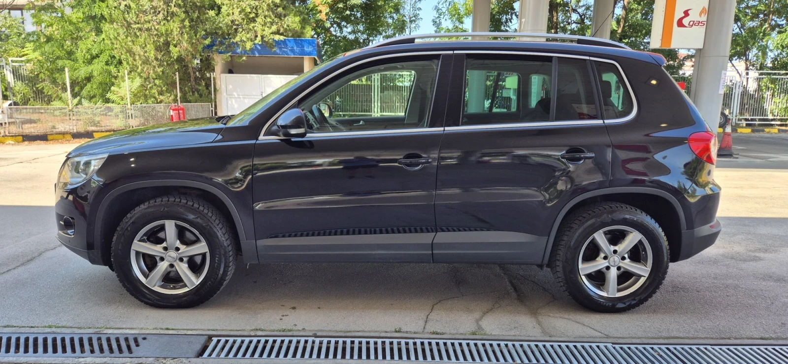 VW Tiguan 2.0tdi 140кс. 4х4, снимка 2 - Автомобили и джипове - 55923514