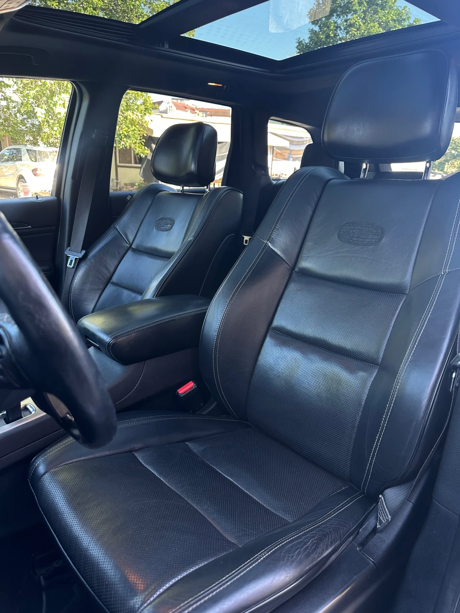 Jeep Grand cherokee Overland* Обдухване* Подгрев* Дистроник, снимка 6 - Автомобили и джипове - 55959192
