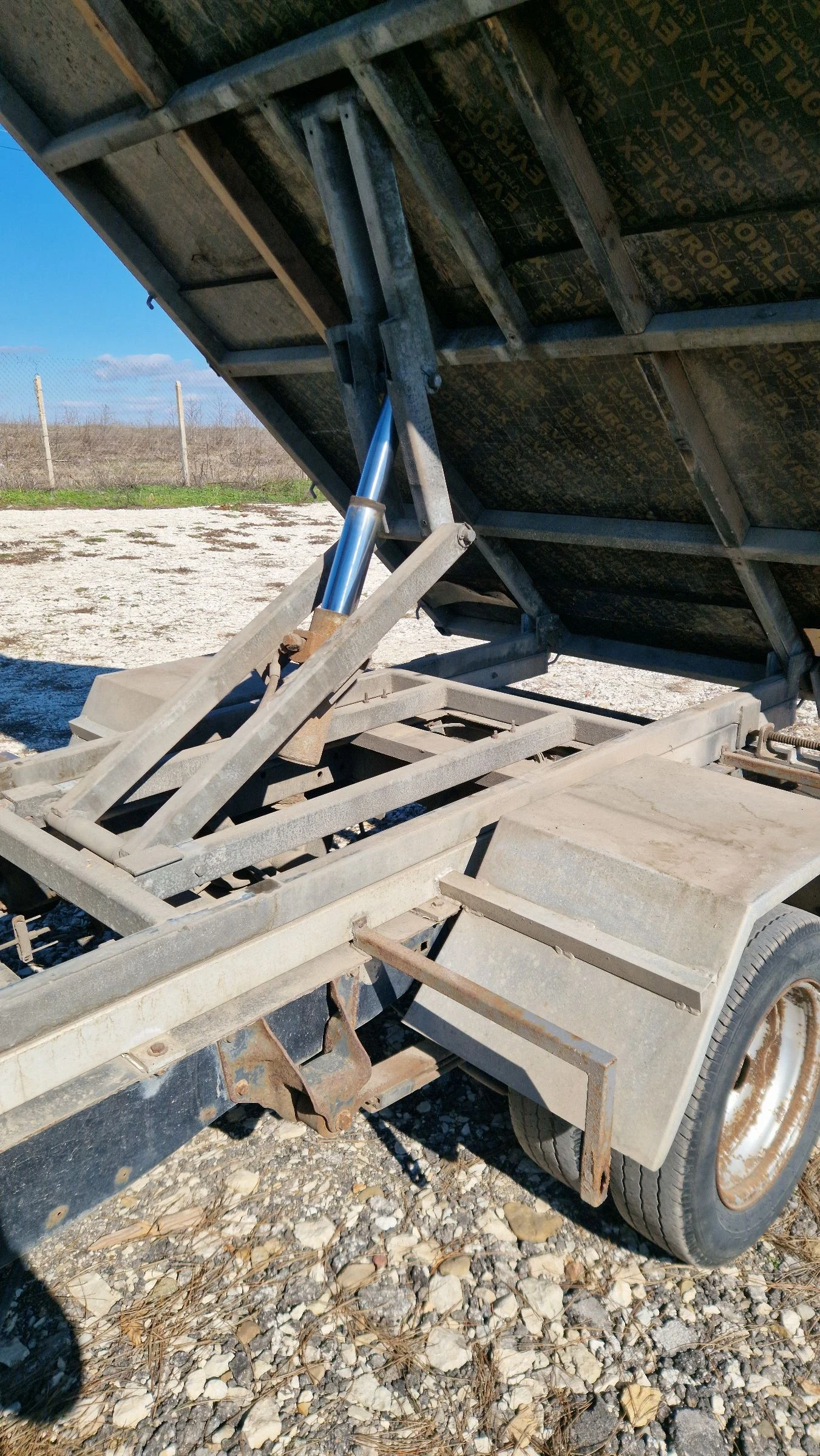 Ford Transit 2.4TDI 125кс - изображение 9