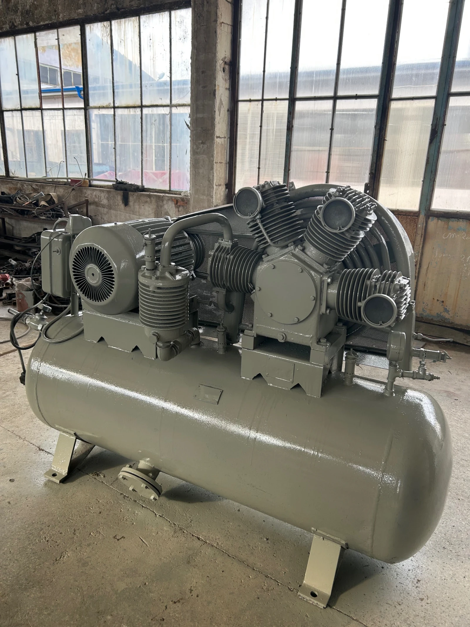 ���������� ��-100 | Mobile.bg � ����������� 1