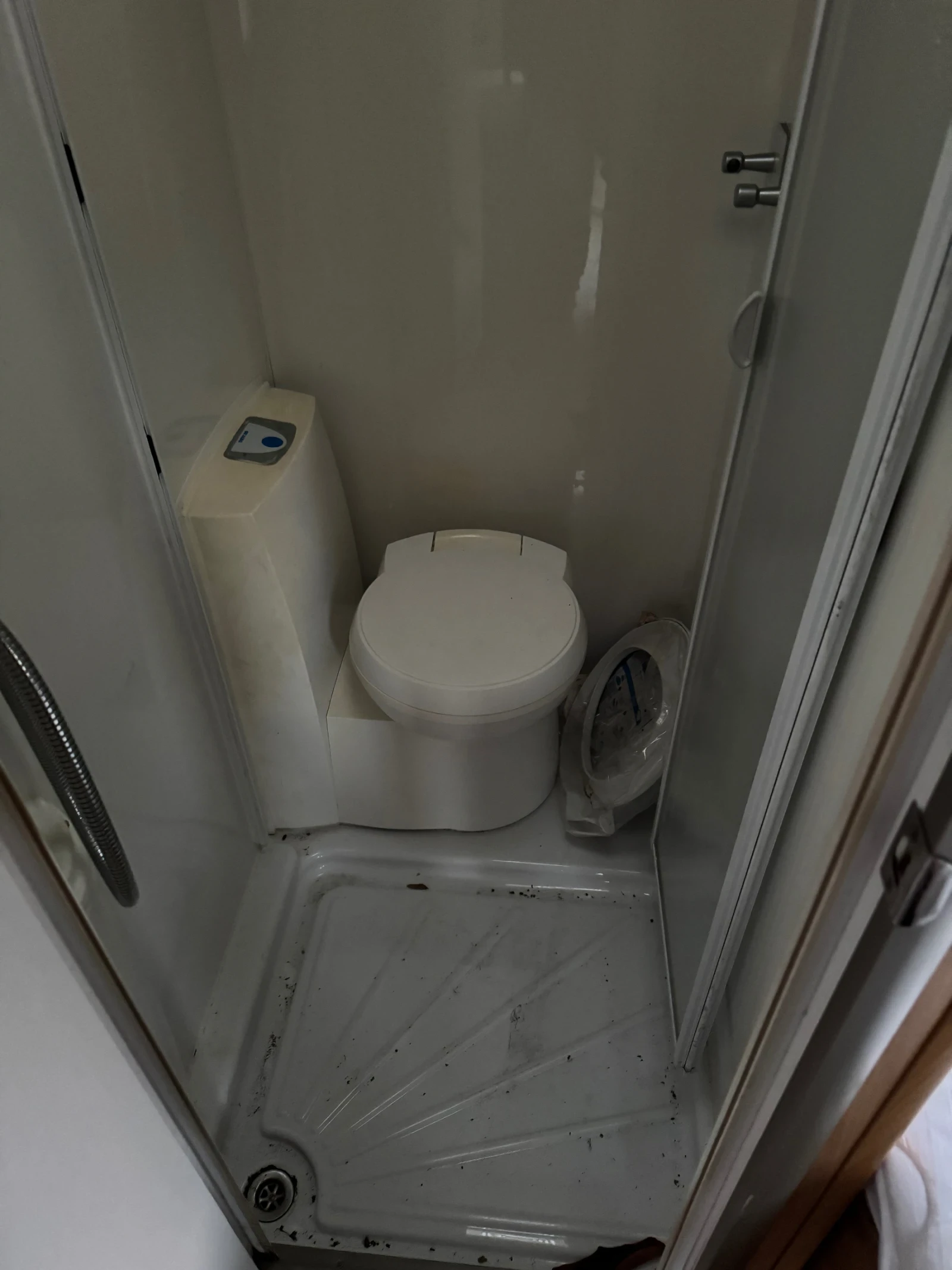 Каравана Swift Challenger, снимка 15 - Каравани и кемпери - 54211786