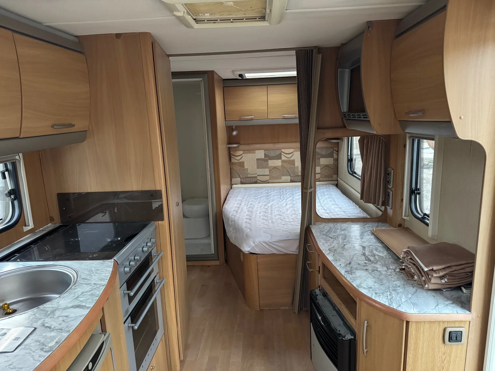 Каравана Swift Challenger, снимка 17 - Каравани и кемпери - 54211786