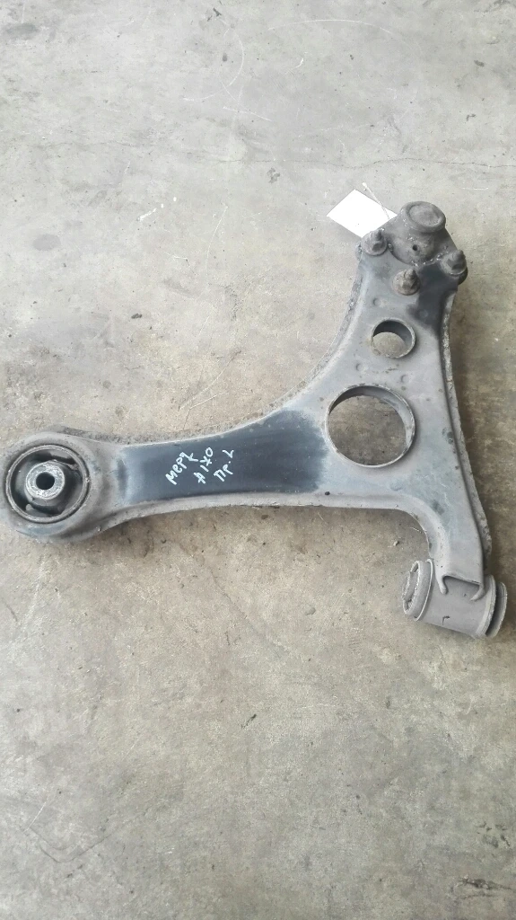 Носач преден ляв Мерцедес А170 (2)