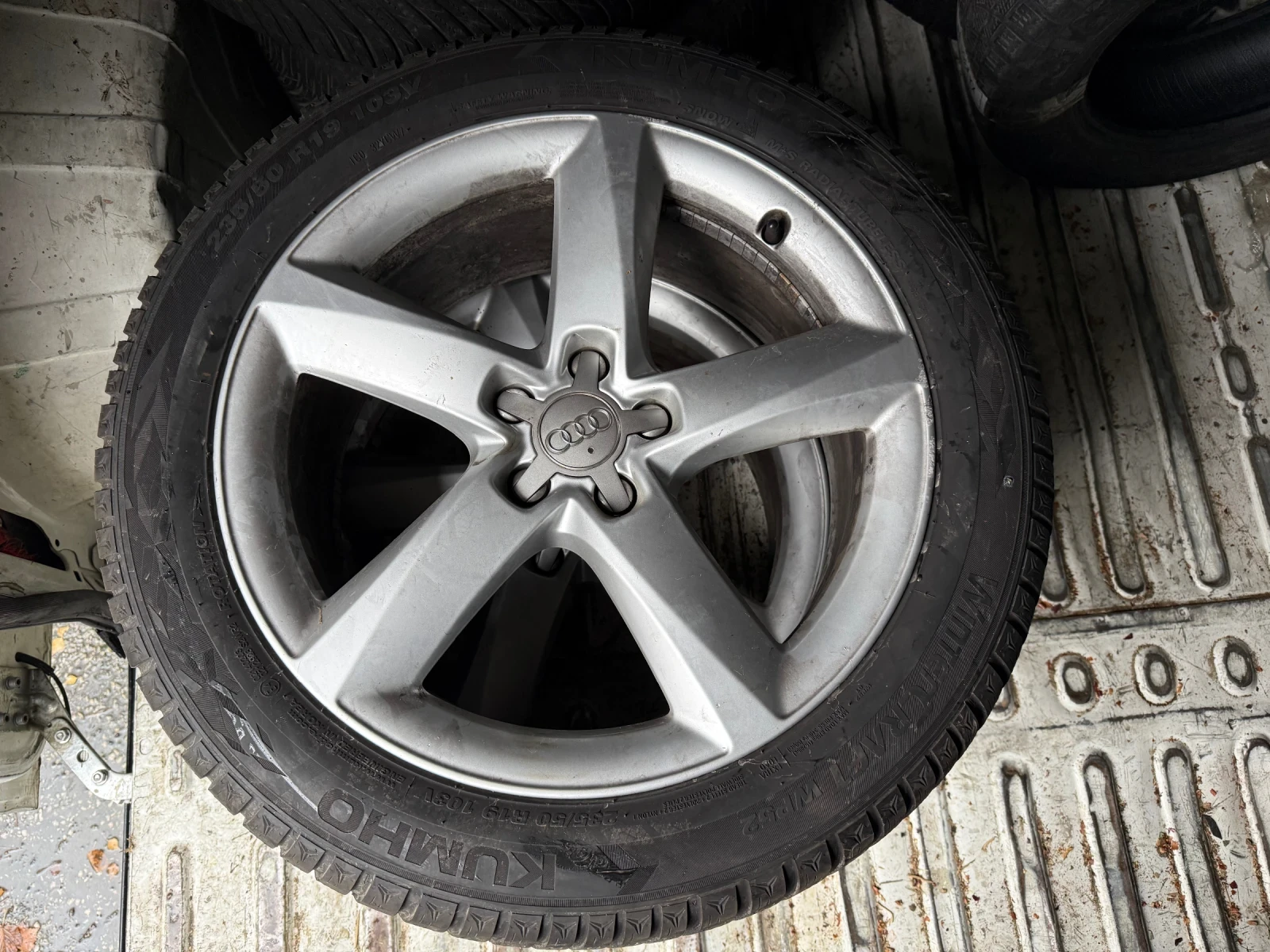    235/50R19  Audi A8 | Mobile.bg   7