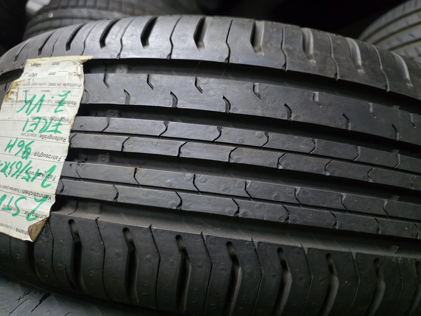 Гуми Летни 215/65R16, снимка 2 - Гуми и джанти - 56730691