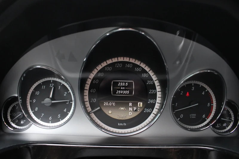 Mercedes-Benz E 350 CDI AMG AVANTGARDE, снимка 16 - Автомобили и джипове - 50499231