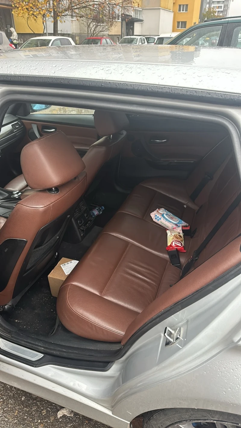 BMW 330, снимка 11 - Автомобили и джипове - 52629596