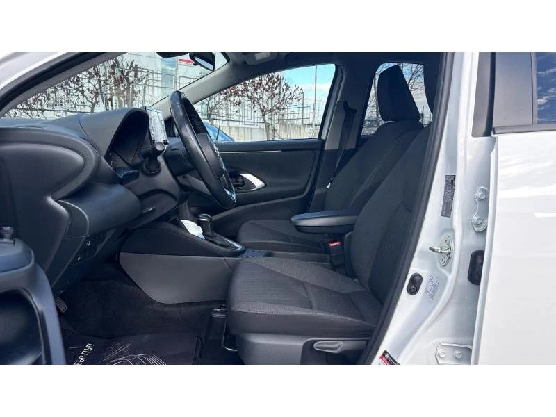 Toyota Yaris 1.5 HSD CVT FWD CHIC | Mobile.bg � ����������� 12