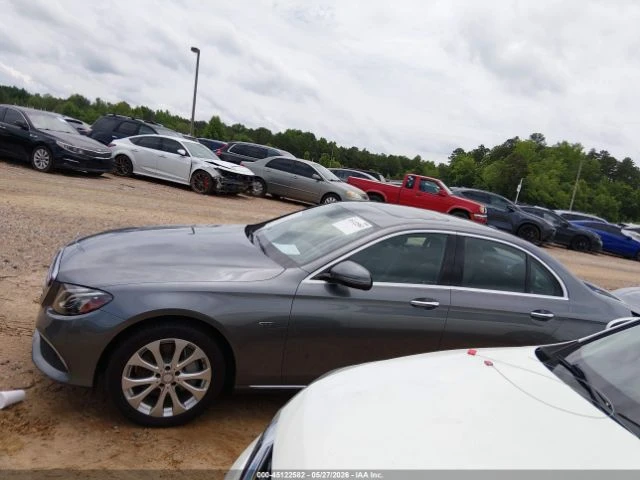 Mercedes-Benz E 300 4MATIC, снимка 14 - Автомобили и джипове - 54867341