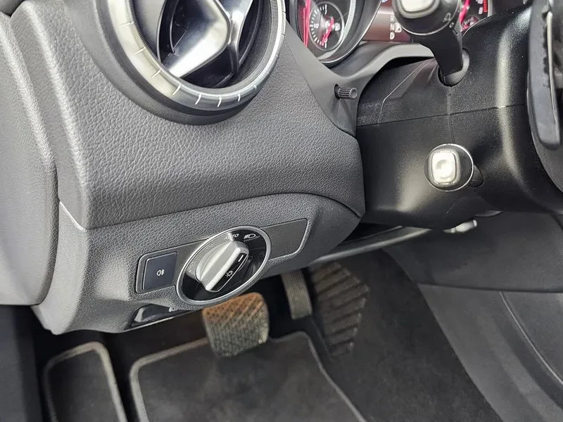 Mercedes-Benz CLA 250 4Matic - САМО 30% АВАНС, снимка 16 - Автомобили и джипове - 56020180