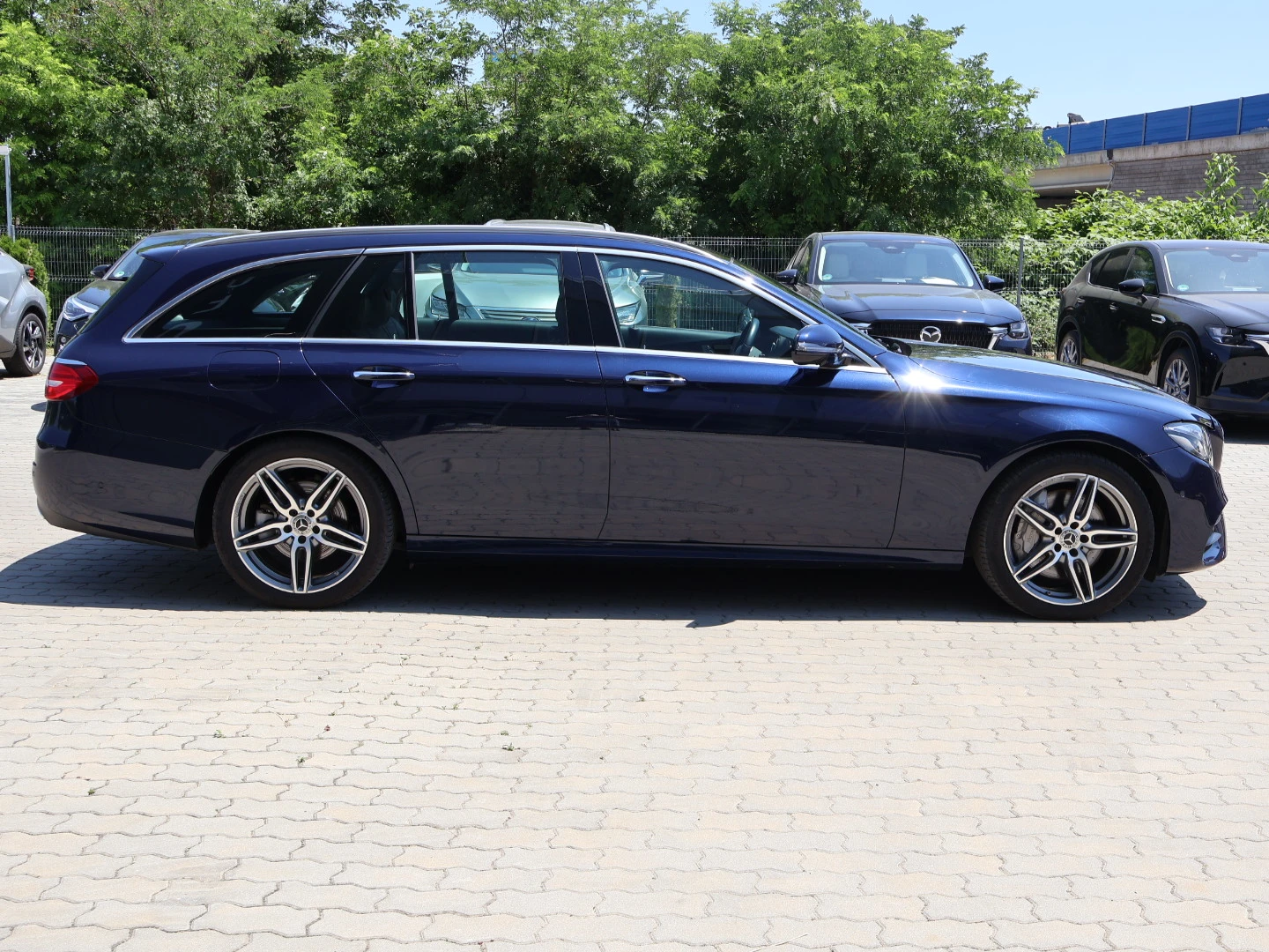 Mercedes-Benz E 400 d/AMG/FACELIFT/4-MATIC/LED/9G/ПАНОРАМА/DISTRONIC+  - изображение 9