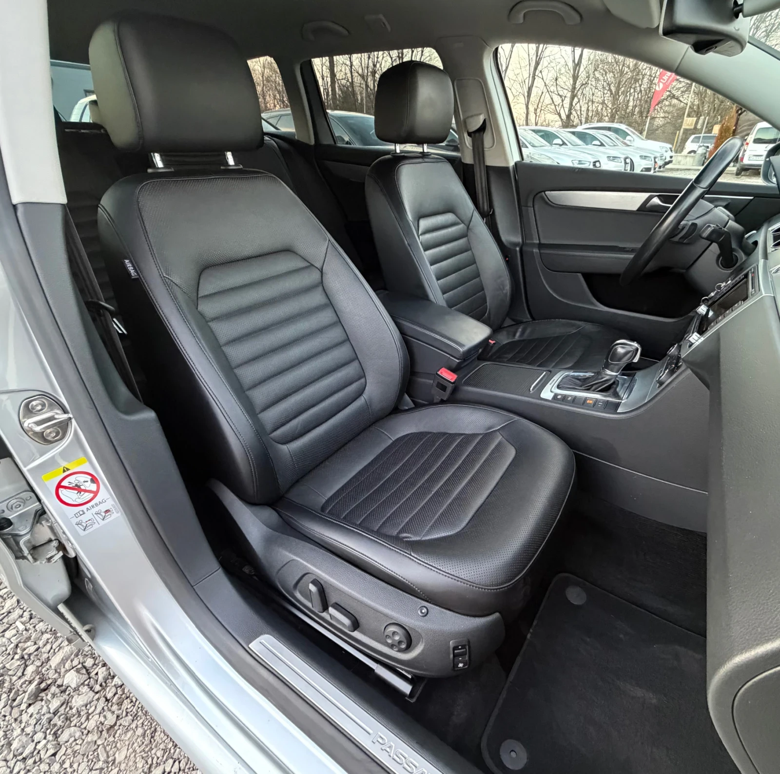 VW Passat 2.0TDi 170 4x4 Дистроник Обдухване Ксенон, снимка 14 - Автомобили и джипове - 53804175