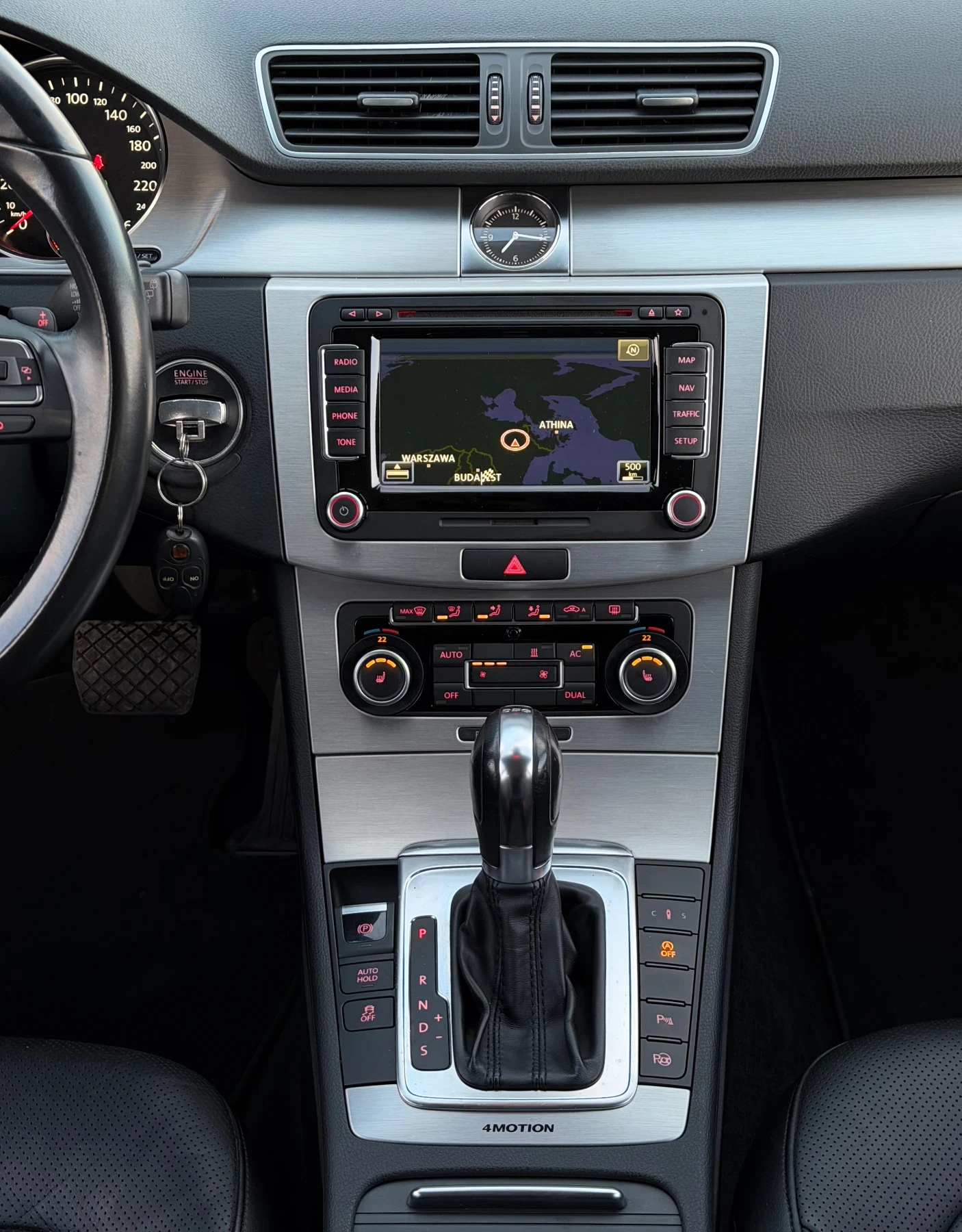 VW Passat 2.0TDi 170 4x4 Дистроник Обдухване Ксенон, снимка 16 - Автомобили и джипове - 53804175