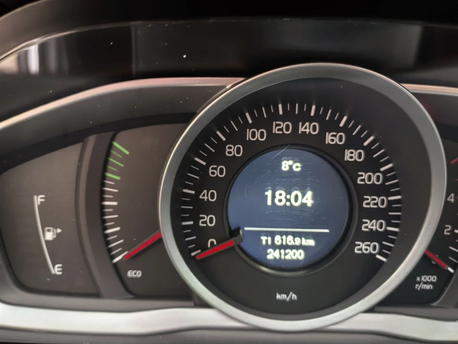 Volvo V60 Комби, снимка 14 - Автомобили и джипове - 54051100