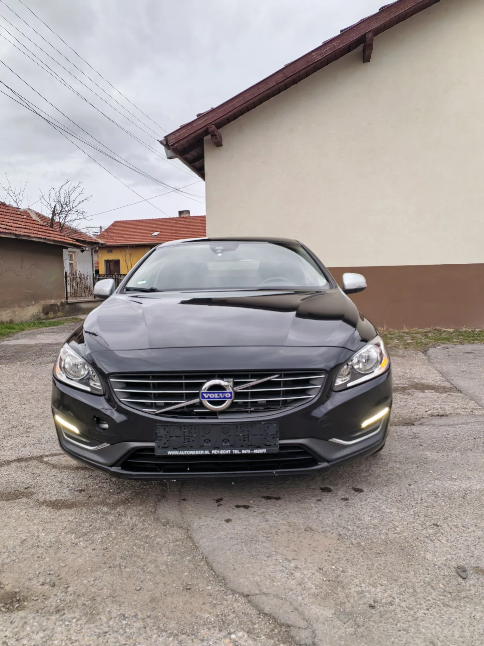 Volvo V60 Комби, снимка 2 - Автомобили и джипове - 54051100