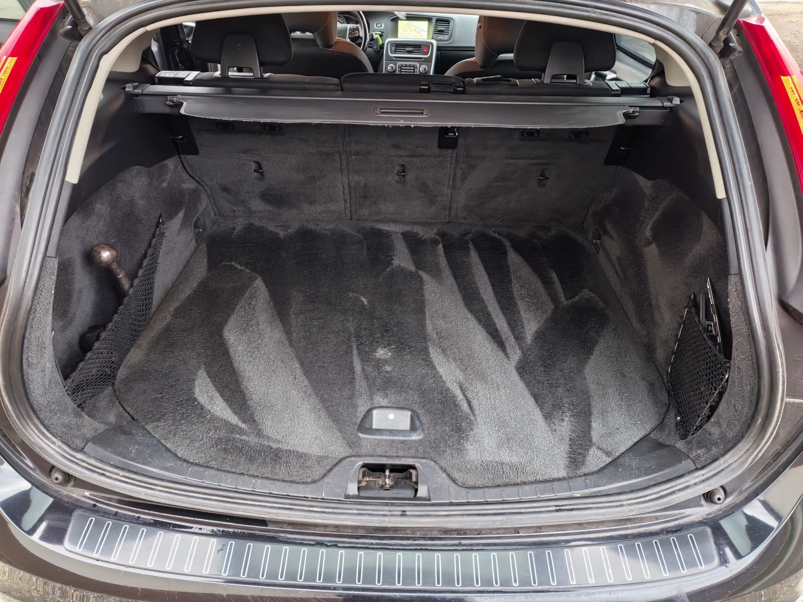 Volvo V60 Комби, снимка 11 - Автомобили и джипове - 54051100