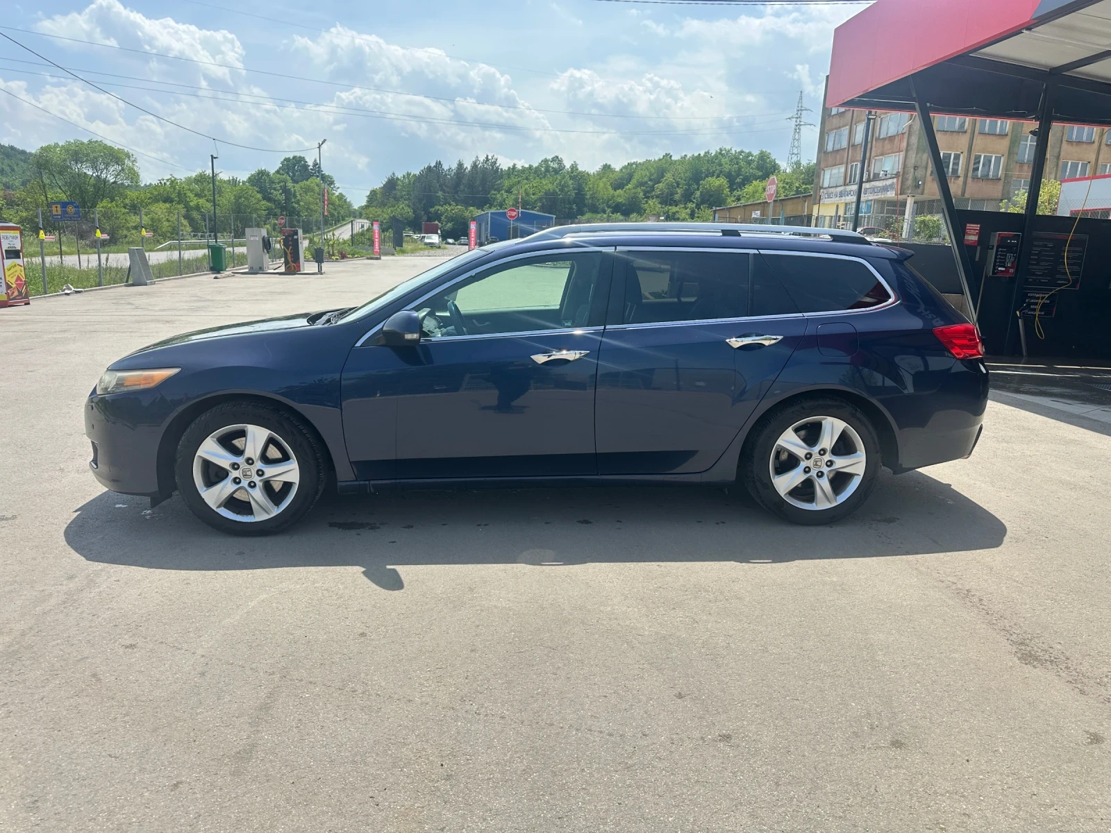 Honda Accord 2.4-EXEVUTIVE+ DisTronick-1Г-Гаранция!, снимка 2 - Автомобили и джипове - 54503574