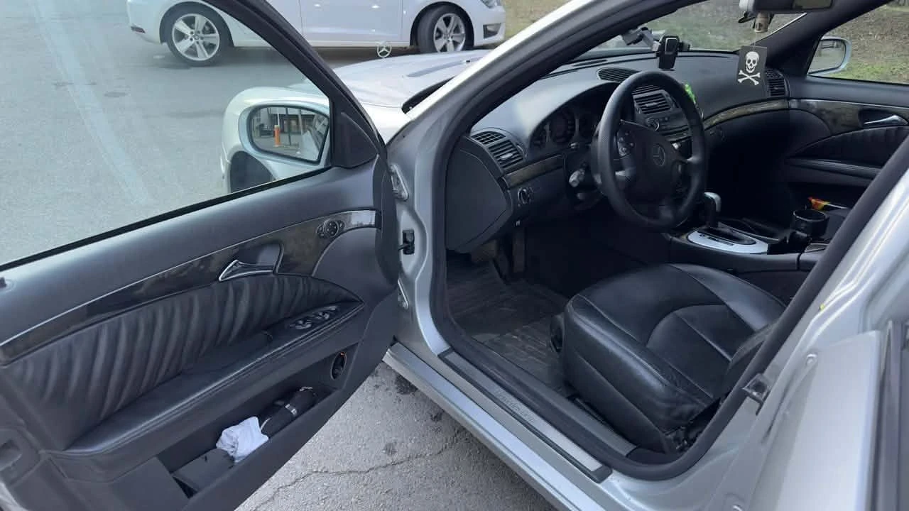Mercedes-Benz E 220 ЦДИ, снимка 12 - Автомобили и джипове - 54655239