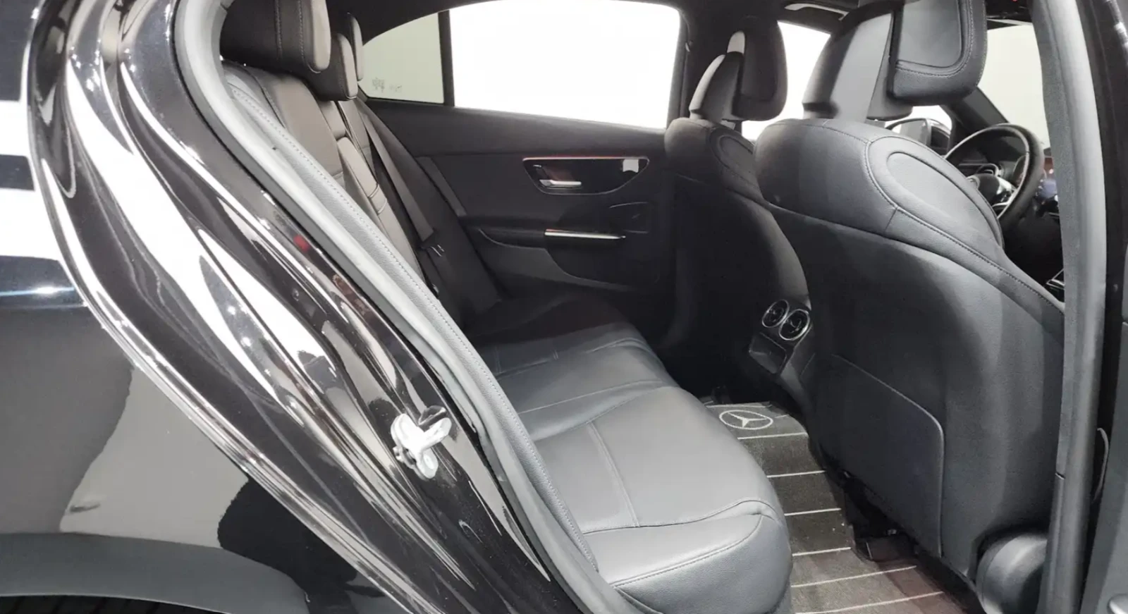 Mercedes-Benz C 300 4MATIC , снимка 11 - Автомобили и джипове - 55219253