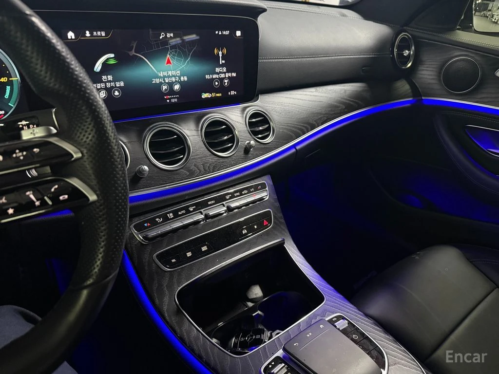 Mercedes-Benz E 220 4MATIC* AMG LINE* DISTRONIC* 360* КРАЙНА ЦЕНА, снимка 12 - Автомобили и джипове - 55441234