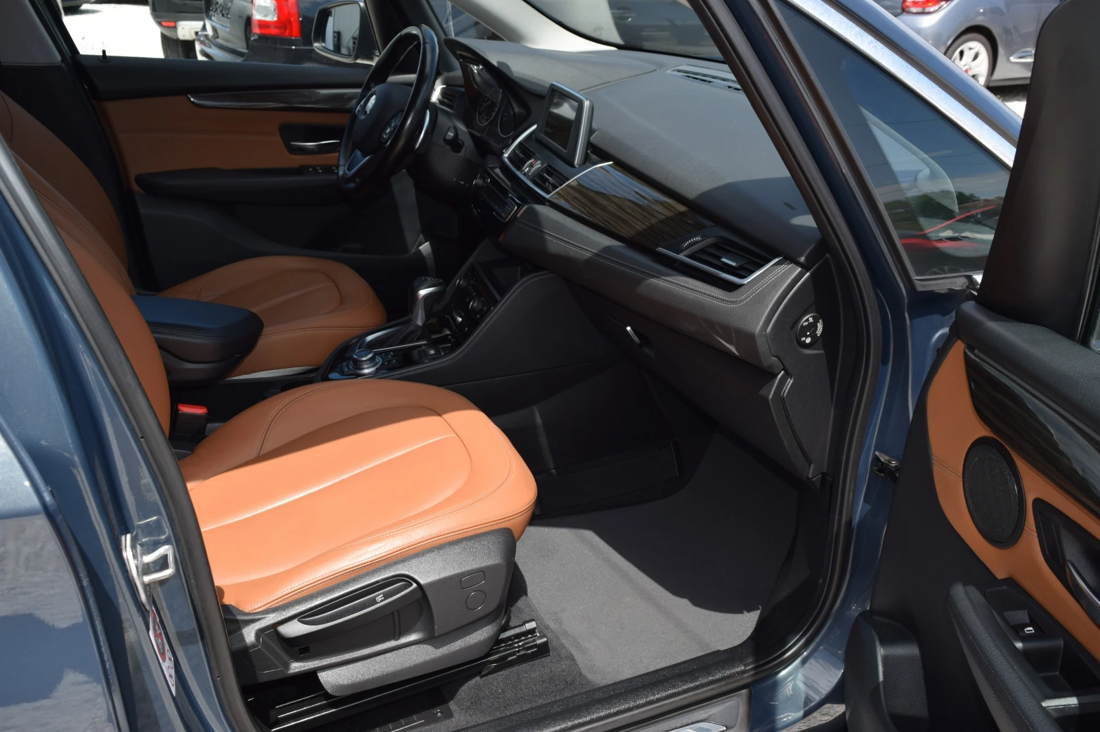 BMW 2 Active Tourer 2.0D* 190kc* X-Drive* Кожа* Нави* Топ!!, снимка 11 - Автомобили и джипове - 55448367