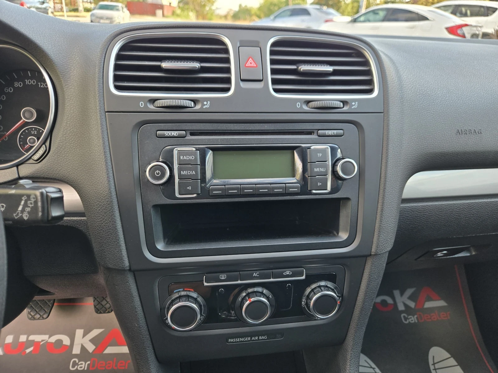 VW Golf 1.6TDI-105кс= 170.000км= КЛИМАТРОНИК= EURO 5A, снимка 16 - Автомобили и джипове - 56133745