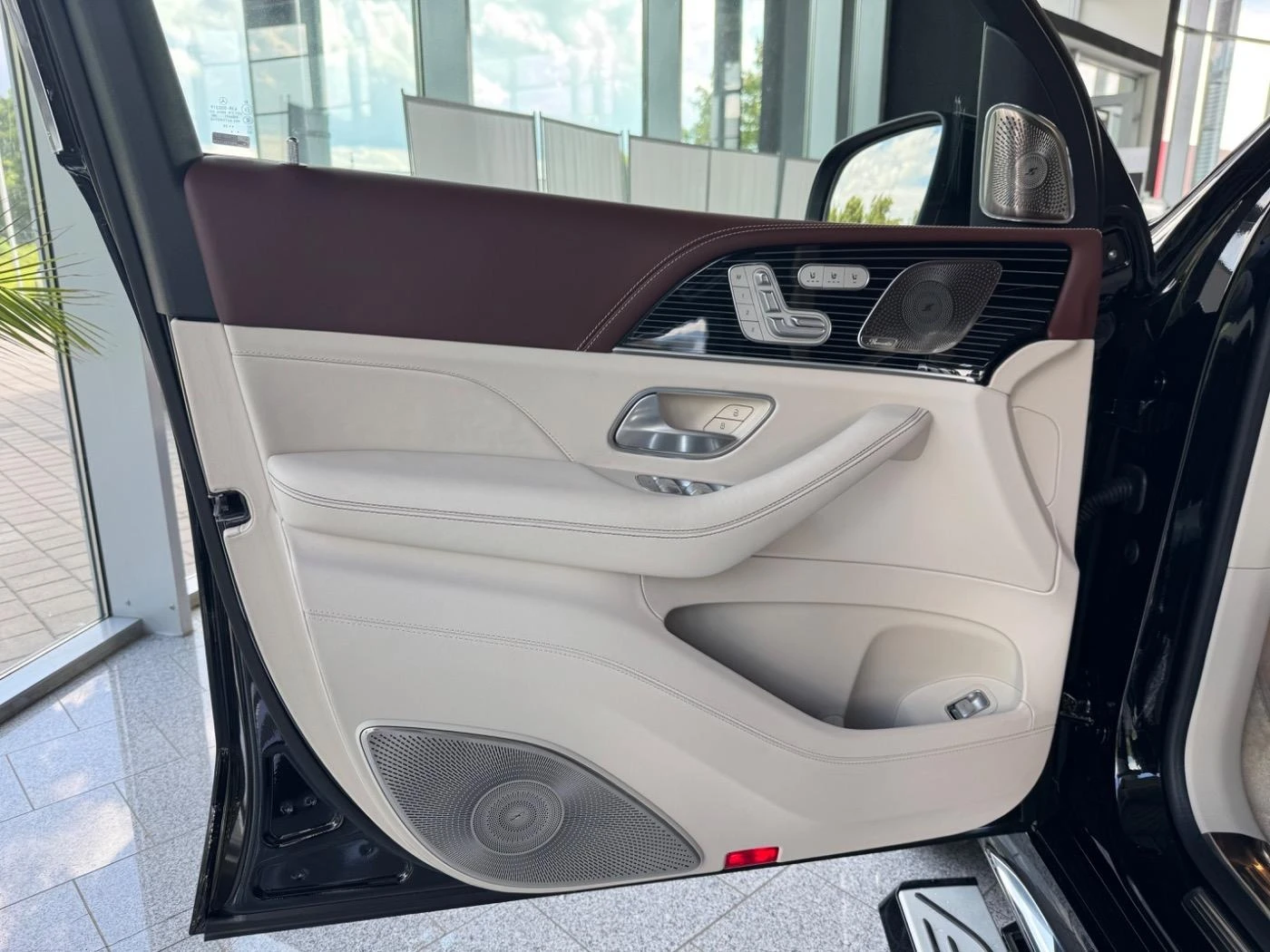 Mercedes-Benz GLS 600 MAYBACH/FACELIFT/FIRST CLASS/DESIGNO/E-ACTIVE BODY - изображение 7