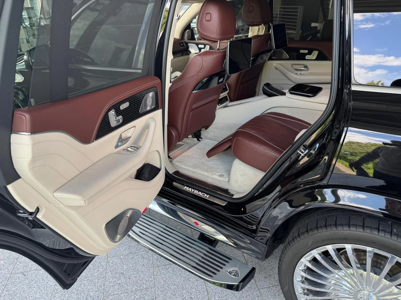 Mercedes-Benz GLS 600 MAYBACH/FACELIFT/FIRST CLASS/DESIGNO/E-ACTIVE BODY | Mobile.bg   13