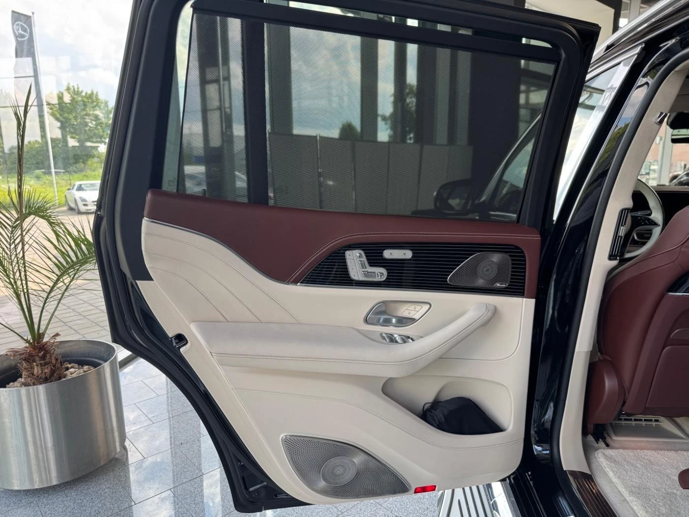 Mercedes-Benz GLS 600 MAYBACH/FACELIFT/FIRST CLASS/DESIGNO/E-ACTIVE BODY | Mobile.bg   12