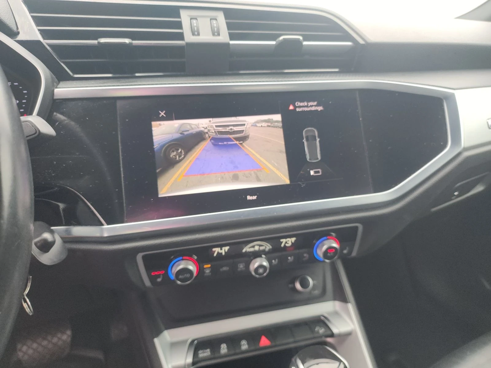 Audi Q3 2.0T Premium, снимка 12 - Автомобили и джипове - 53716799