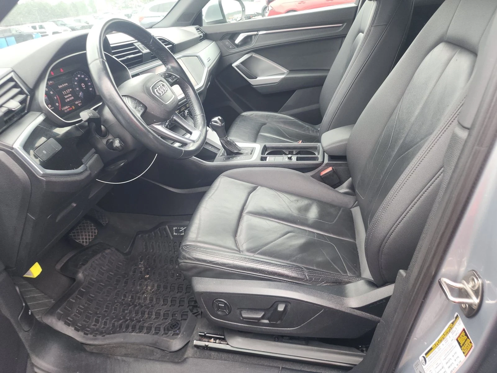 Audi Q3 2.0T Premium - изображение 8