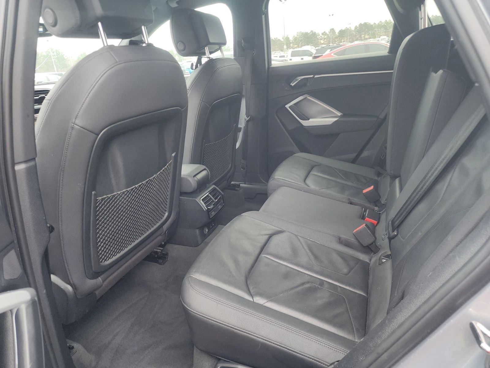 Audi Q3 2.0T Premium, снимка 14 - Автомобили и джипове - 53716799